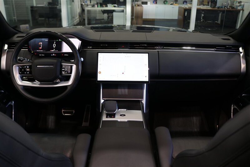 Used 2025 Land Rover Range Rover Long Wheelbase Autobiography AWD/4WD image 19