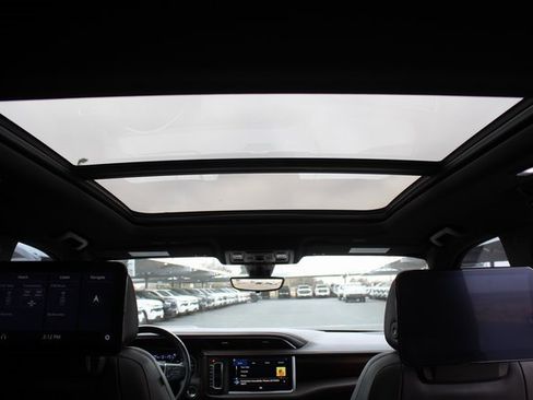 Used 2021 GMC Yukon Denali w/ Denali Premium Package image 22