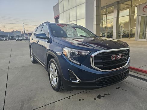 Used 2020 GMC Terrain SLE w/ Driver Convenience Package image 2