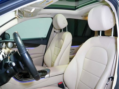 Used 2020 Mercedes-Benz GLC 300 4MATIC image 11