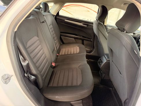 Used 2017 Ford Fusion SE w/ Fusion SE Technology Package image 22