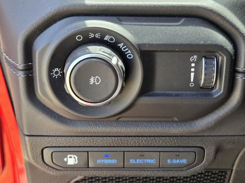 Used 2024 Jeep Wrangler Unlimited Sahara AWD/4WD image 26