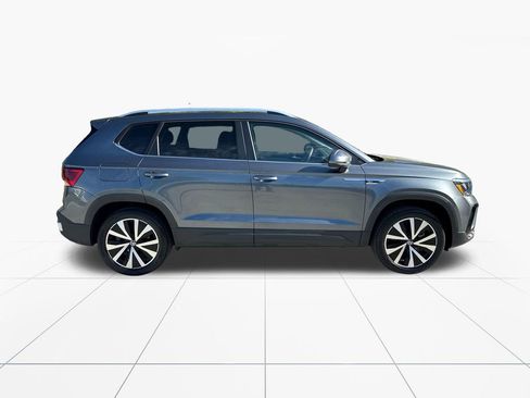 Used 2022 Volkswagen Taos SE AWD/4WD image 9