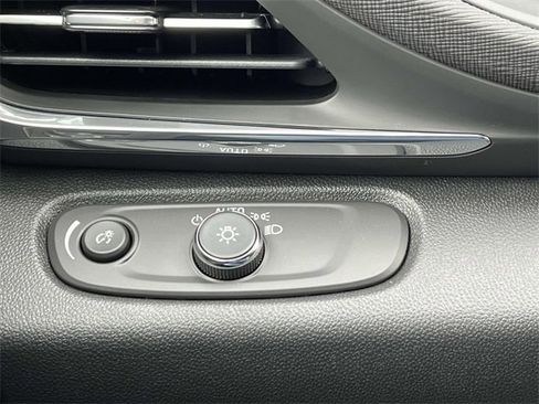 Used 2025 Buick Envista Preferred w/ Convenience I Package image 28