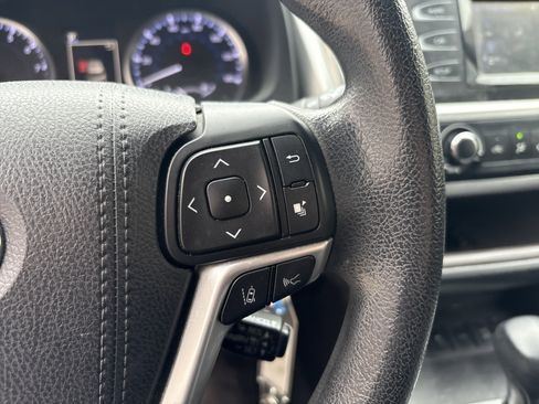 Used 2017 Toyota Highlander LE AWD/4WD image 22