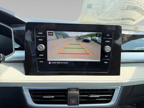 New 2026 Volkswagen Taos SE AWD/4WD image 16