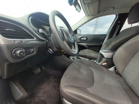 Used 2019 Jeep Cherokee Latitude w/ Popular Appearance Group image 14