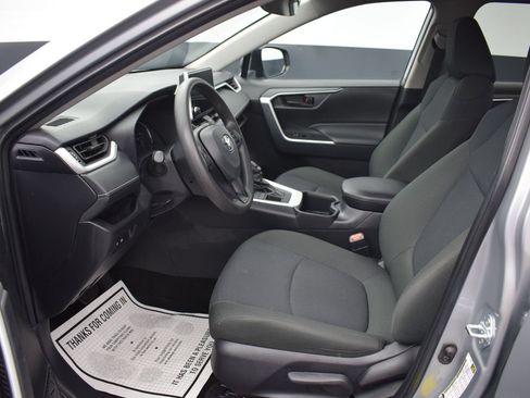 Used 2025 Toyota RAV4 LE AWD/4WD image 13
