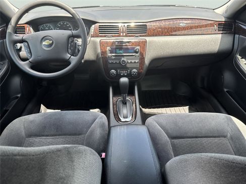 Used 2015 Chevrolet Impala LT w/ LT Sunroof Package FWD image 13