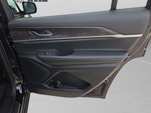 New 2025 Jeep Grand Cherokee L Limited RWD image 28