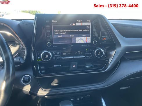 Certified 2021 Toyota Highlander Limited AWD/4WD image 21