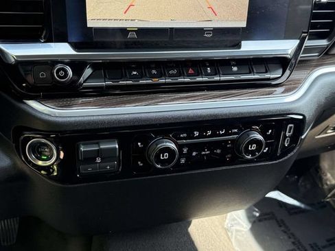 Certified 2026 Chevrolet Silverado 1500 RST AWD/4WD image 17