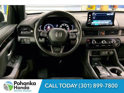 Used 2024 Honda Pilot TrailSport image 4