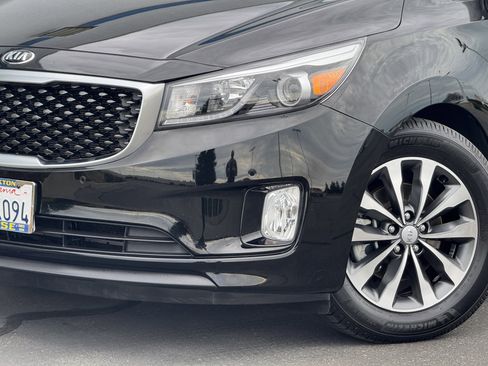 Used 2018 Kia Sedona SX image 3