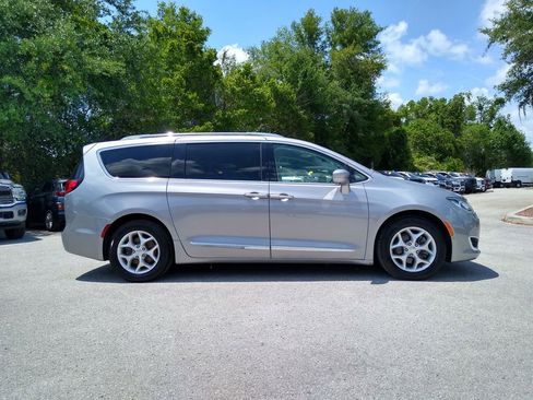 Certified 2019 Chrysler Pacifica Touring-L Plus w/ Advanced Safetytec Group FWD image 3