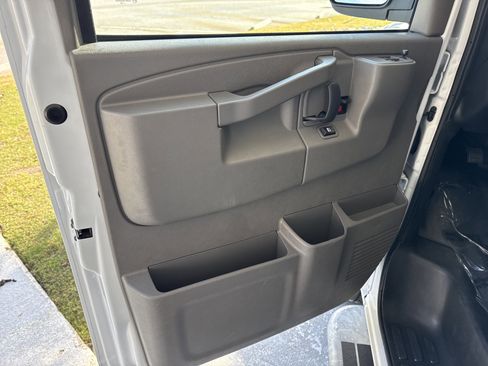 Used 2024 GMC Savana 2500 w/ Driver Convenience Package image 13