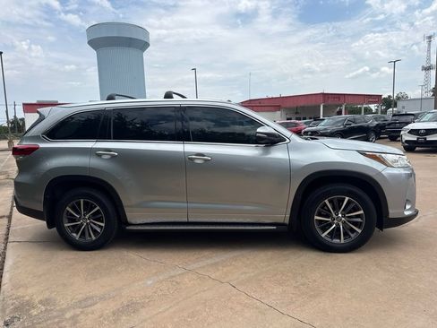 Used 2017 Toyota Highlander XLE FWD image 4