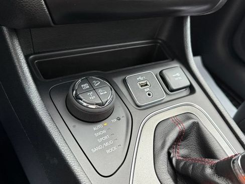 Used 2022 Jeep Cherokee Trailhawk w/ Premium Leather Package AWD/4WD image 22