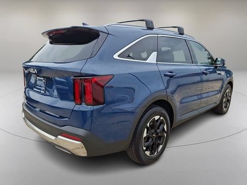 Used 2024 Kia Sorento S w/ Panoramic Sunroof Package FWD image 11