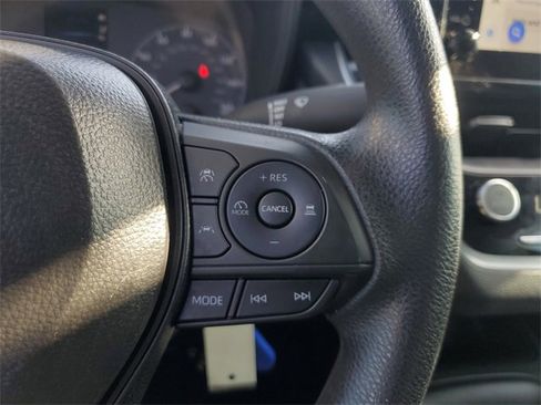 Used 2025 Toyota Corolla LE image 27
