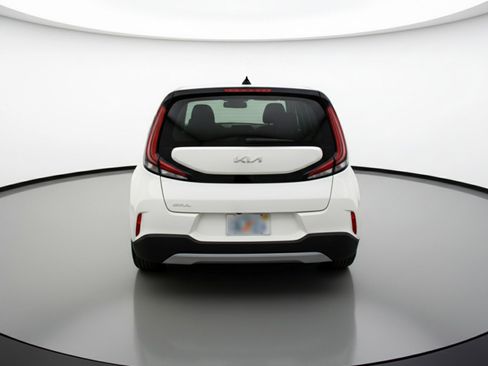 Used 2025 Kia Soul LX w/ LX Technology Package FWD image 7