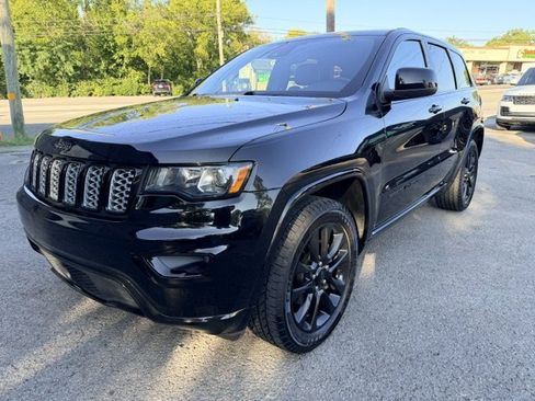 Used 2020 Jeep Grand Cherokee Altitude RWD image 1