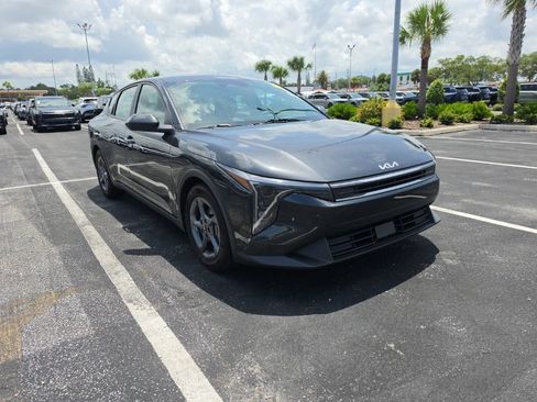 Certified 2025 Kia K4 FWD image 3