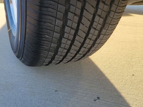 Used 2023 Chrysler Pacifica Touring-L image 25