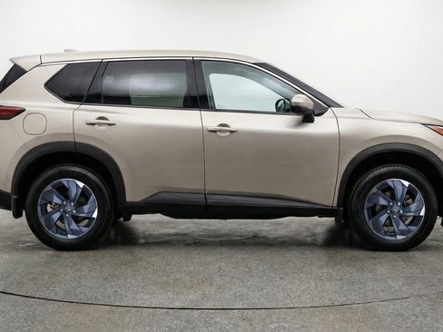 Used 2025 Nissan Rogue SV image 11