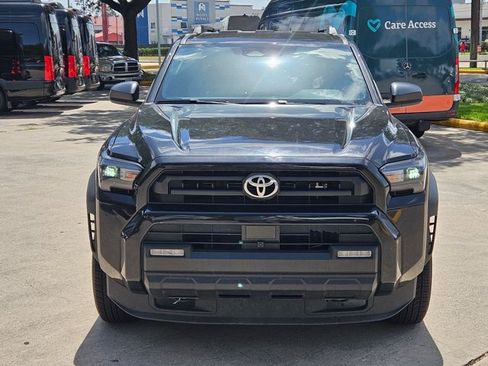 Used 2025 Toyota 4Runner SR5 AWD/4WD image 2