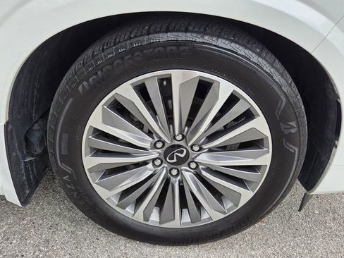 Certified 2025 INFINITI QX80 Sensory w/ Exterior Package AWD/4WD image 9