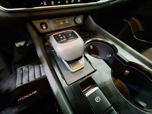 Certified 2025 Nissan Rogue SV image 15