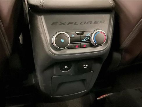 Used 2025 Ford Explorer Platinum w/ LUX Leather Package AWD/4WD image 33