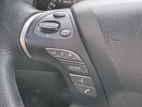 Used 2018 Nissan Pathfinder S image 11