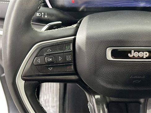 Used 2023 Jeep Grand Cherokee L Laredo image 31