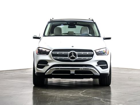 Used 2025 Mercedes-Benz GLE 450e 4MATIC image 3