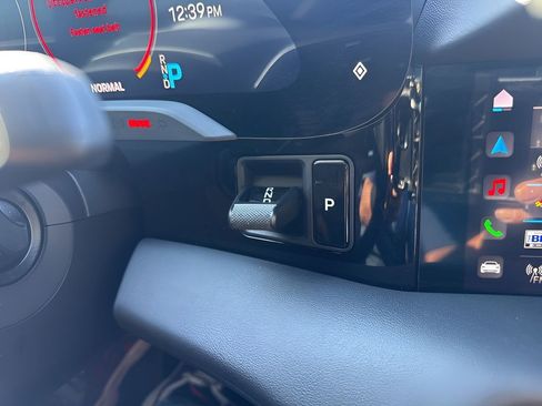 Used 2022 Porsche Taycan image 18