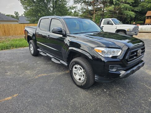 Used 2021 Toyota Tacoma SR image 2