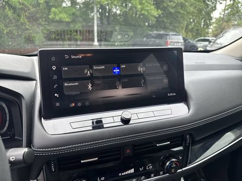 Used 2024 Nissan Rogue SL FWD image 20