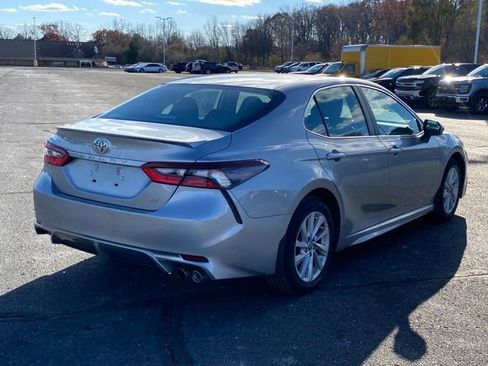 Used 2023 Toyota Camry SE image 4
