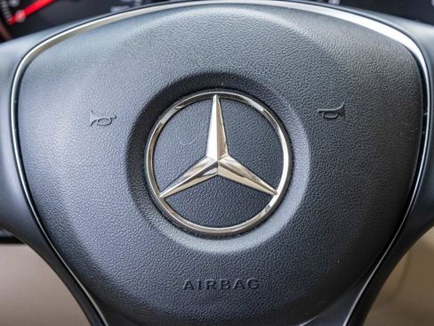 Used 2017 Mercedes-Benz GLC 300 4MATIC image 22