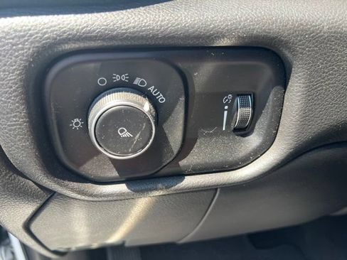 Used 2022 RAM 2500 Big Horn AWD/4WD image 35
