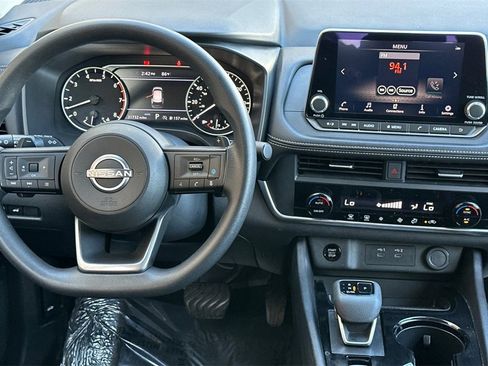 Used 2024 Nissan Rogue SV image 15
