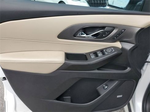 Used 2023 Chevrolet Traverse Premier image 19