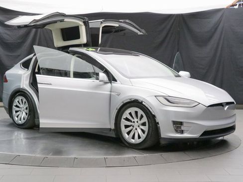 Used 2016 Tesla Model X 90D image 3