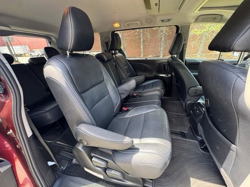 Used 2016 Toyota Sienna SE Premium FWD image 15