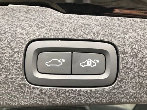 Used 2025 Volvo V60 B5 Cross Country Plus image 37