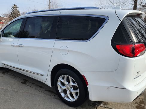 Used 2017 Chrysler Pacifica Touring-L Plus w/ Advanced Safetytec Group image 6