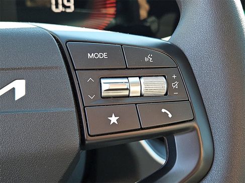 Certified 2025 Kia K4 LX image 22