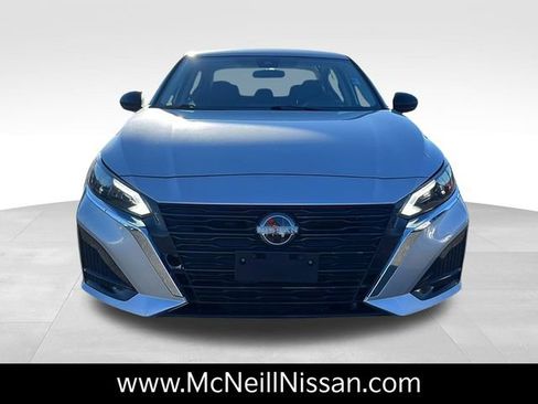 Used 2024 Nissan Altima 2.5 SV image 2